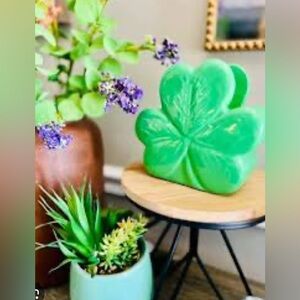 SCENTSY NEW CLOVER ME IRISH WARMER